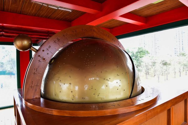 易操盘 有人说达·芬奇是“西方的苏颂”，那么苏颂又是谁？